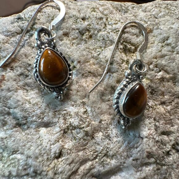 Navajo Heritage: Handcrafted Tiger Eye Dangle Earrings - Gift Box - Picture 3 of 3